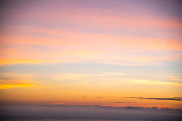 Obraz premium Sky gradient from blue to orange sunset