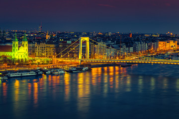 Fototapeta premium Beautiful Elisabeth bridge and Pest cityscape at evening, Budapest, Hungary