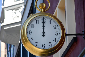 wall clock gold mechanical