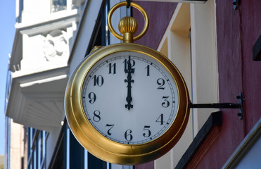wall clock gold mechanical