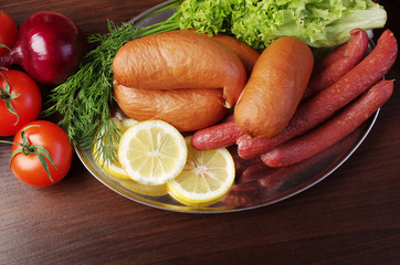 Sausages and sausage, lemon, tomatoes and parsley