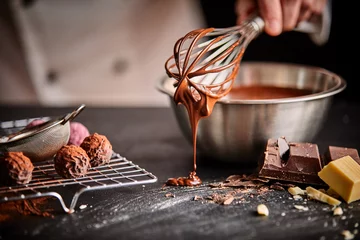 Gordijnen Baker or chocolatier preparing chocolate bonbons © exclusive-design