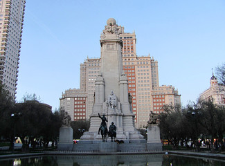 Fototapeta na wymiar Miguel Cervantes monument - Don Quijote and Sancho Panza, Madrid, Spain