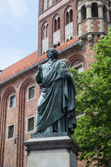 Fototapeta premium Monument to Mikolaj Kopernik (Nicolaus Copernicus) on the market square in Torun, Poland