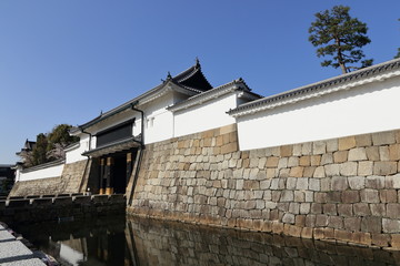 Fototapeta na wymiar 京都の元離宮二条城の東大手門です