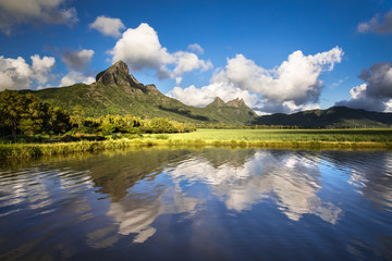 mountains and lake © Hedvika