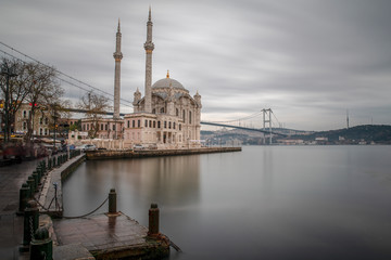 Fototapeta na wymiar Ortakoy Mosque - Day to night time lapse scene of the beautiful renovated Ortakoy mosque in Istanbul with Bosphorus bridge in the background. Turkey