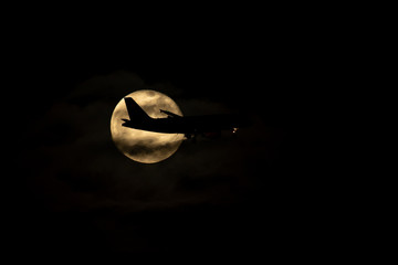 Aircraft passing the supermoon.