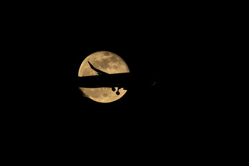 Aircraft passing the supermoon.