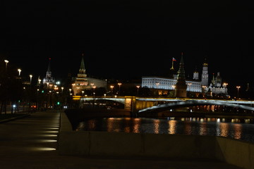 Obraz premium Moscow, Kremlin, Russia, night city, buildings, moon, moonlight, cars, dogrog, light, water, sky, night, city, bridge, water, river, architecture, lights, reflection, light, skyline, travel, panorama,