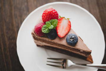 ベリーのチョコレートケーキ