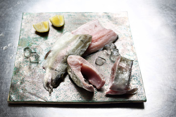 Pstrąg dzwonki i filet. Mięso ryby. © foodandcook