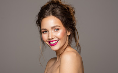 Obraz premium Beautiful happy young girl with white teeth and messy hair looking at camera