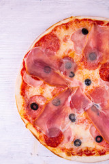 Carbonara olives, salami and raw smoked bacon pizza