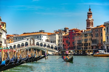 Obraz premium Italy beauty, gondolas close to famous Rialto bridge on Grand canal in Venice, Venezia