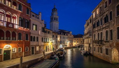 Fototapeta na wymiar Italy beauty, night canal street in Venice, Venezia