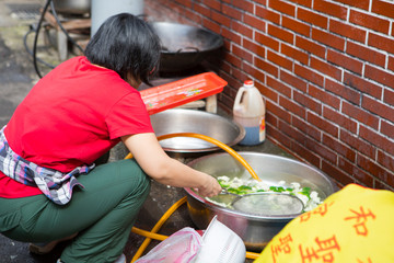 Chinese religious beliefs, devout believers prepare sacrifices for ceremonies, clean vegetables