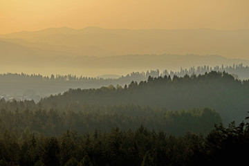 Wschód słońca nad górami. © Tomasz Warszewski