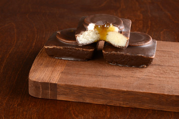 pile of caramel chocolate small cakes