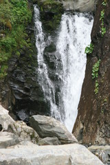 Obraz premium waterfall, water, nature, river, cascade, landscape, forest, stream, falls, green, rock, mountain, flow, fall, creek, stone, natural, rocks, summer, scenic, beautiful, travel, environment, park, sprin