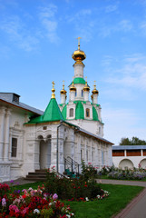 Fototapeta na wymiar The Tolgsky convent in Yaroslavl, Russia