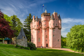 Craigievar castle in Scotland © Jaroslav Moravcik