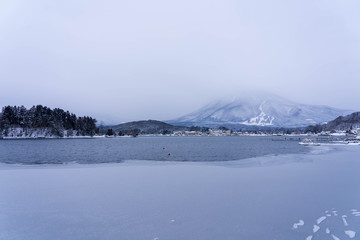 Fototapeta na wymiar 冬の野尻湖　2月撮影