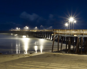 Obraz premium Pismo Beach pier at night