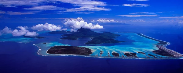 Photo sur Plexiglas Bora Bora, Polynésie française French Polynesia: Helicopter flight and airshot from Bora Bora Island