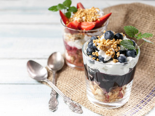 Nutritious layered breakfast of berries, yogurt and muesli
