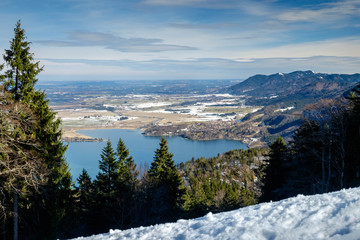 Panoramablick &uuml;ber den Kochelsee ins Voralpenland