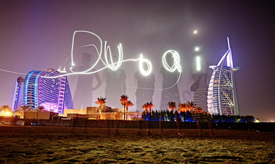 Dubai light letters in the night - obrazy, fototapety, plakaty