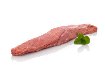 Schweinefleisch Schweinefilet und Minze weiß isoliert