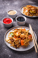 Asian noodles with shrimps and vegetables