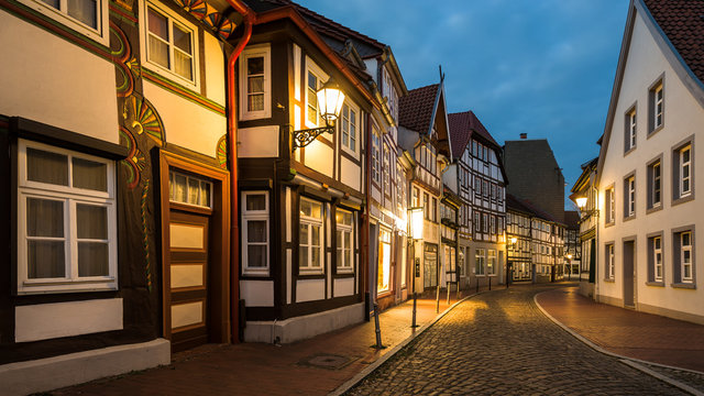 Nordseite Alte Marktstrasse Hameln abends entzerrt