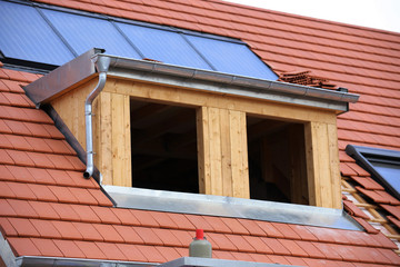 Dachdecker, Dacheindeckung, Dachgaube