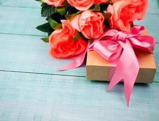 gift box with pink bow, bright, celebration, space