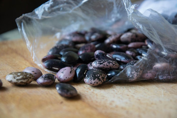 Obraz premium Close-up of colorful haricot beans, beans on wooden table