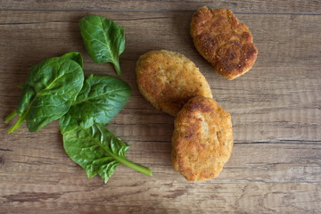 Tasty meat cutlets with green spinach salat