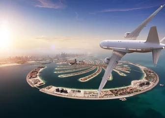 Raamstickers Commercieel straalvliegtuig dat boven de stad Dubai vliegt. © Jag_cz