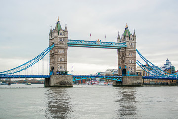 Fototapeta na wymiar Tower Bridge in London (England)