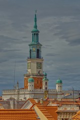 Poznań widziany z dachu restauracji, widok na wieżę renesansowego ratusza w Poznaniu oraz dachy...
