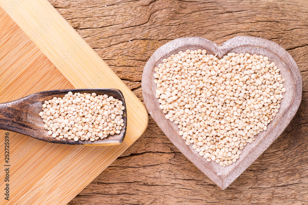 Wall mural Quinoa seeds in bowl