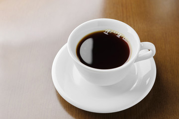 白カップのシンプルなコーヒー