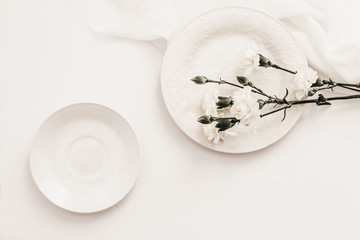 Elegant Neutral & White Floral