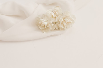 Obraz na płótnie Canvas Elegant Neutral & White Floral