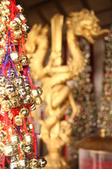 Fototapeta premium 高尾山の仏像と鈴