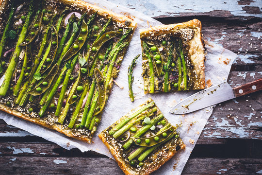 Tarte Asperges, Petit Pois, Parmesan et Pesto pour le Printemps
