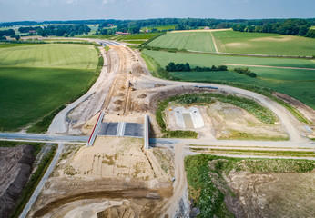 Straßenbau - Luftbild - Baustelle einer neuen Autobahn