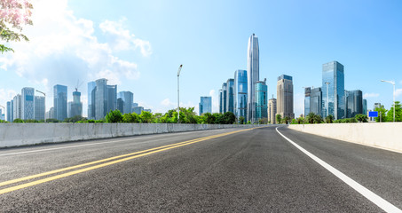 Fototapeta na wymiar Asphalt highway with panoramic city skyline in Shenzhen